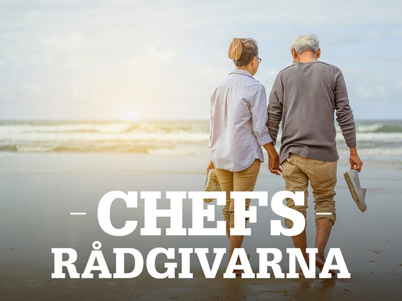 Två personer på strand och text: Chefsrådgivarna.