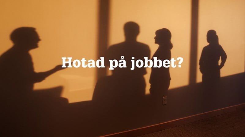 Otydliga personer i motljus och text: Hotad på jobbet?